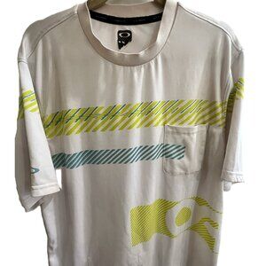 Oakley mountain bike/ hiking Shirt - Size L | Activewear